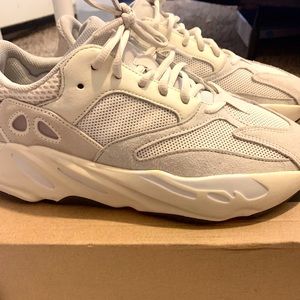 Yeezy 700 Analog